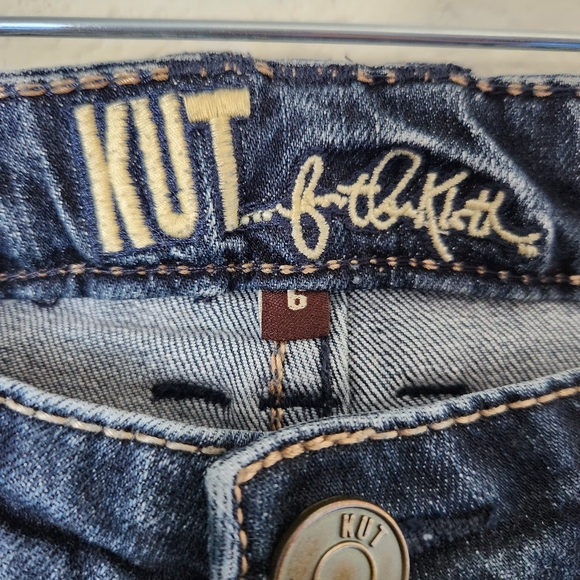 Kut from the Kloth Catherine Boyfriend Jeans, Size 6 - Picture 3 of 6